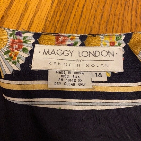 Maggy London Vintage 100% Silk Fan Pattern Skirt and Buttoned Top Set - Picture 8 of 16